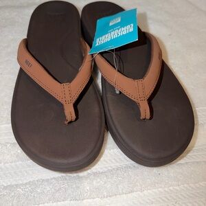 NWT Women’s Reef Cushion Cloud Flip Flops Sandals Size 10 brown and tan